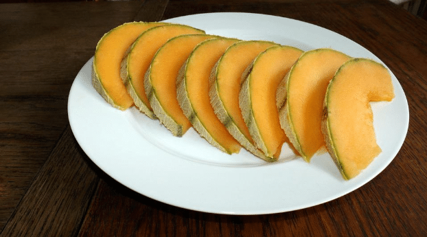 A plate of Cantaloupes Slices