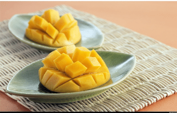 Sliced mangoes dasheri